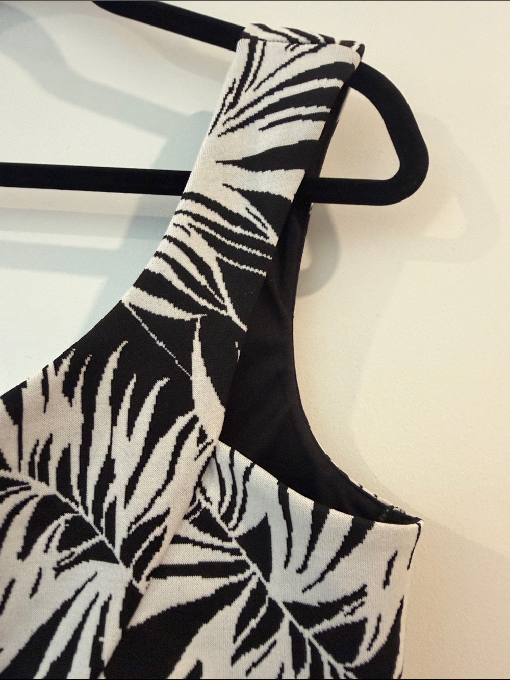 Zara Black & White One-Shoulder Palm-Print Crop Top - Picture 3 of 6